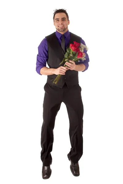 Jeune homme bien habillé avec une douzaine de roses rouges . — Photo
