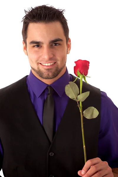 Dobrze ubrany młodzieniec z jedną czerwoną różą. — Zdjęcie stockowe