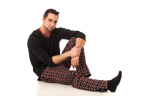 Aantrekkelijke man in pyjama. studio opname over Wit. — Stockfoto