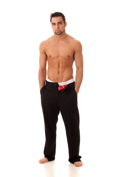 Homme attrayant avec pantalon dézippé, montrant des sous-vêtements rouges. Studio abattu — Photo
