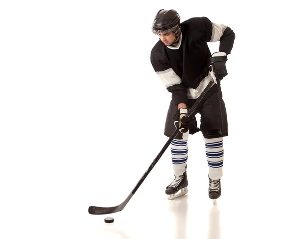 Ishockeyspelare. Studio skott över vita. — Stockfoto