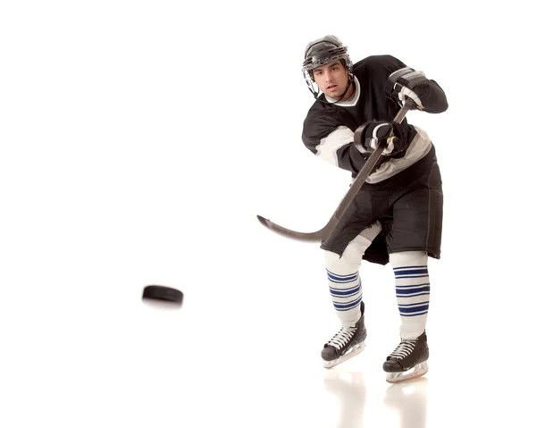Παίκτης χόκεϋ πάγου. στούντιο πυροβόλησε πάνω από το λευκό. — Φωτογραφία Αρχείου