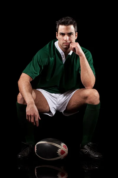 Rugbyspieler. Studioaufnahme über Schwarz. — Stockfoto