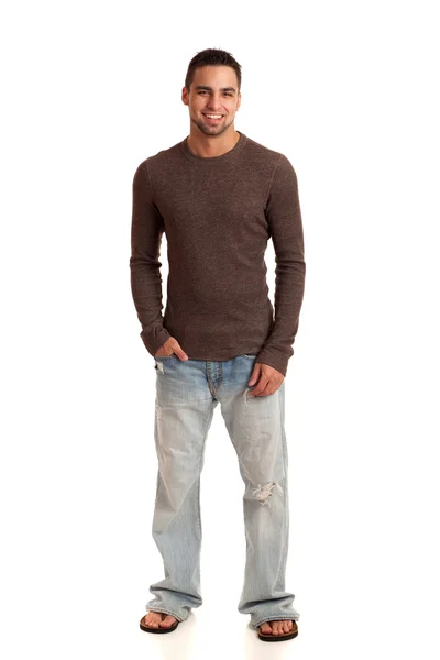Молодий чоловік у светрі та джинсах. Студійний знімок над білим . — стокове фото