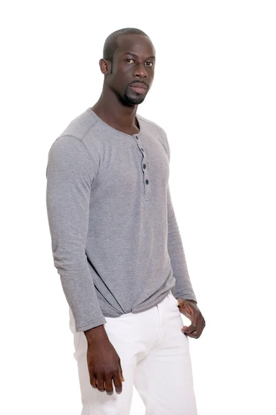 Man in grijs shirt en witte broek. studio opname over Wit. — Stockfoto