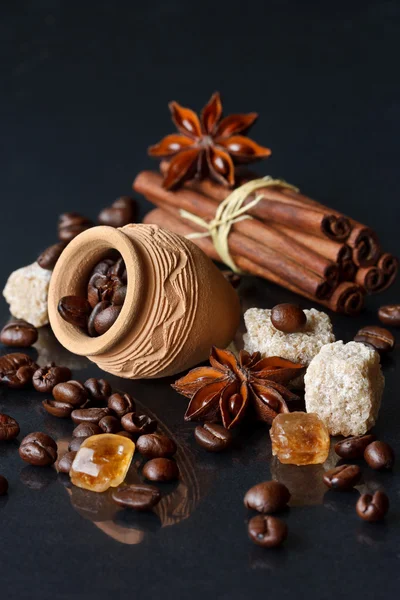 Kaffe och kryddor. — Stockfoto