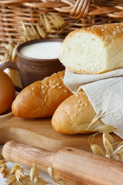 Pan y leche . —  Fotos de Stock