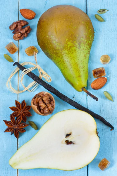Pear, vanilla and spices. — Stock Photo, Image