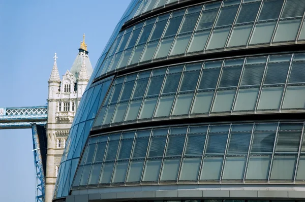 Londen city hall en de tower bridge — Stockfoto