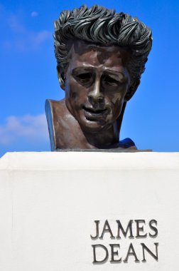 James dean heykeli