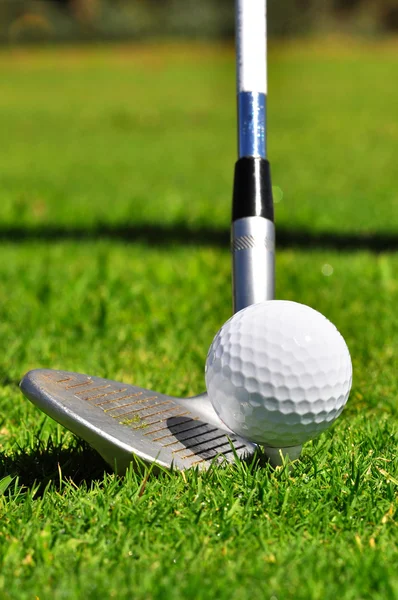 Piłeczki do golfa i sterownik — Zdjęcie stockowe