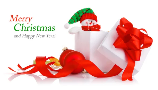 Presente de Natal com fitas e laço — Fotografia de Stock