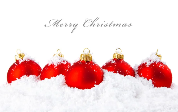 Jul semester dekoration med vit snö och röda skålar — Stockfoto