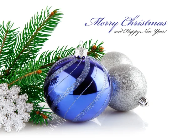 Рождество синий шар с филиал елочка — стоковое фото