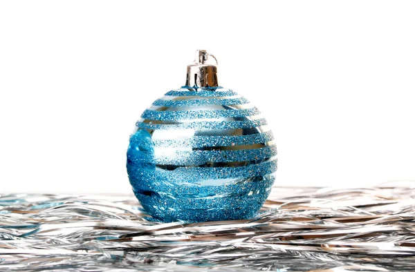 Decoração do feriado de Natal com bola azul — Fotografia de Stock