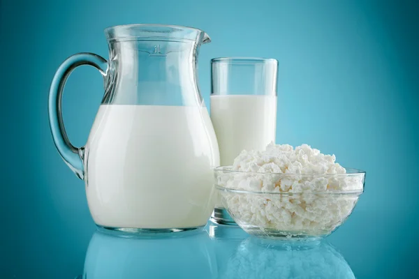 Jug glass with milk and curds — Stock Photo, Image