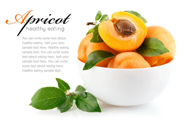 Apricot fruits with green leaf — Stock Photo, Image
