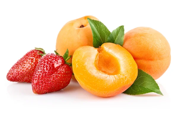 Apricot fruits with strawberry berries — Stock Photo, Image