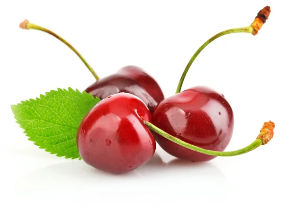 Čerstvé bobule cherry s zelený list — Stock fotografie