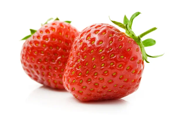 Czerwone owoce truskawki na białym tle — Zdjęcie stockowe