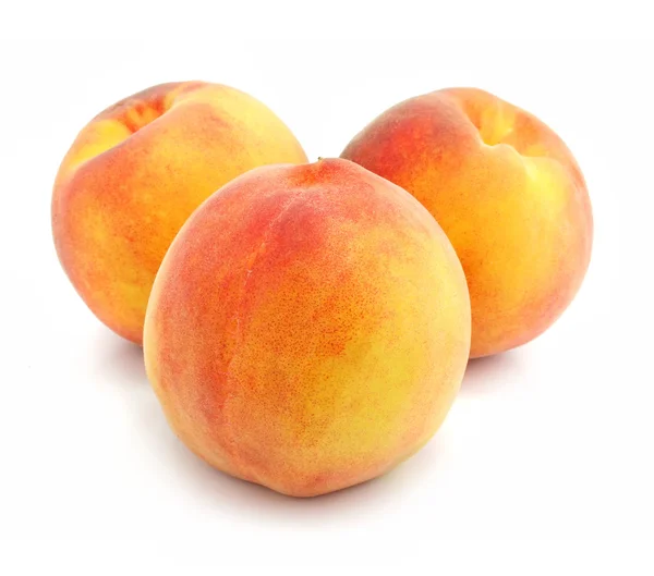 Mogen persika frukt isolerade — Stockfoto