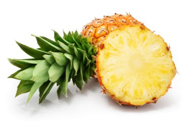 taze ananas meyve kesme ve yeşil yaprakları ile