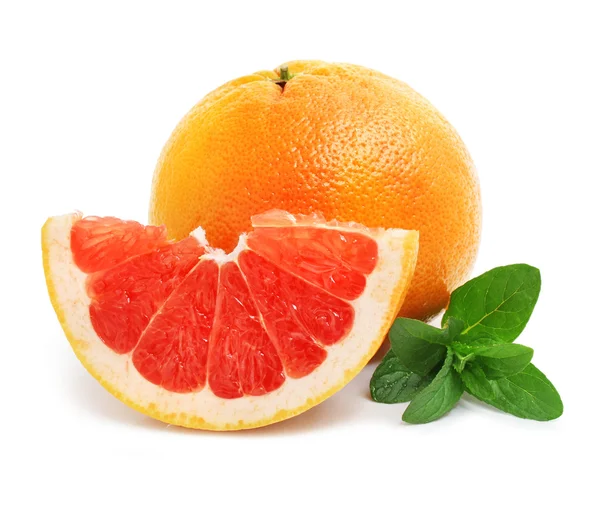 Färsk grapefrukt frukt med klippa och gröna blad — Stockfoto