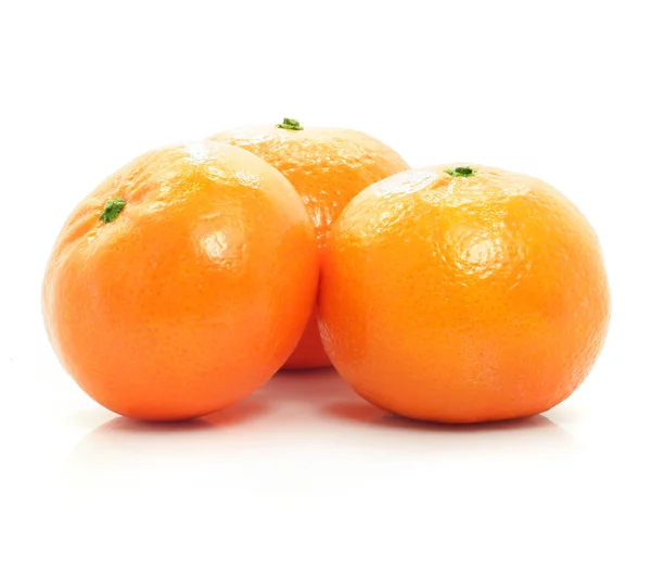 Érett mandarine gyümölcsök izolált élelmiszer fehér háttér — Stock Fotó