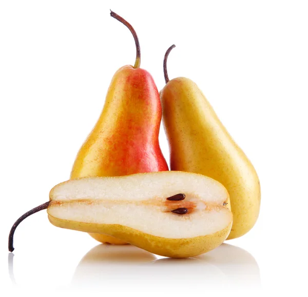 カットと新鮮な梨の果実 — ストック写真