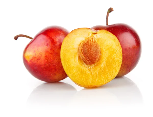 Ovoce čerstvé švestky s řez — Stock fotografie