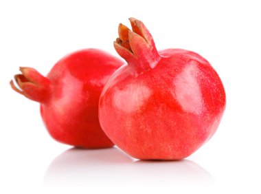 Nar meyve yeşil yaprakları ile