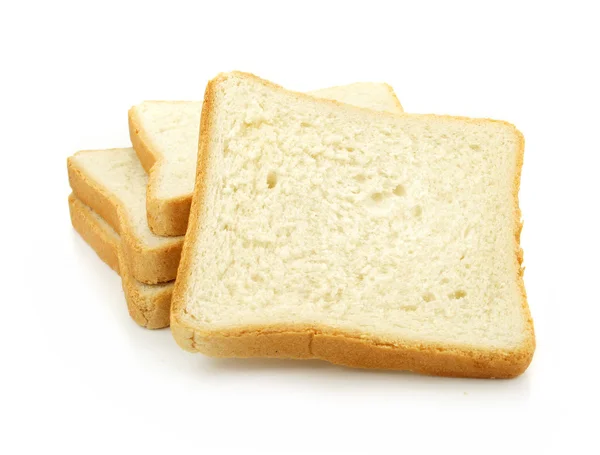 Pão fresco fatiado sobre fundo branco — Fotografia de Stock