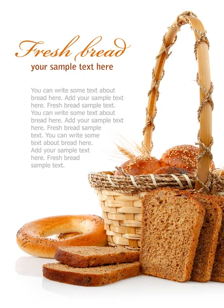 Świeży chleb w koszyku — Zdjęcie stockowe
