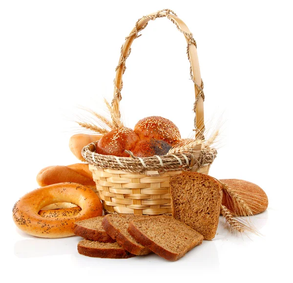 Fresh bread with corn in the basket — Stockfoto
