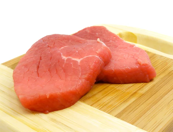 Jedzenie mięsa w zarządzie na białym tle — Zdjęcie stockowe
