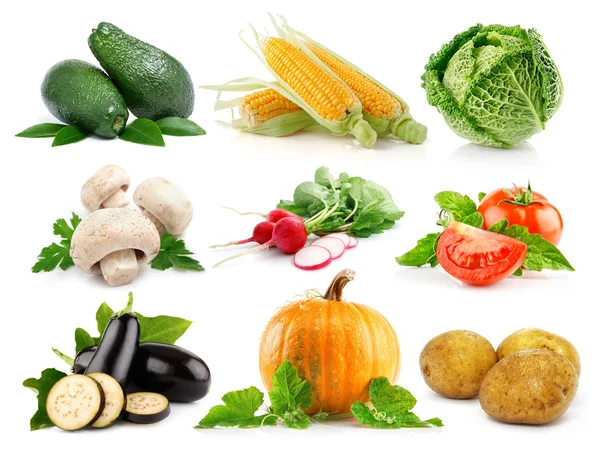 Ställa in färska grönsaker med gröna blad isolerade — Stockfoto