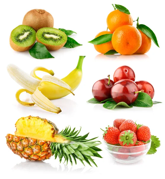 Conjunto de frutas frescas com folhas verdes — Fotografia de Stock