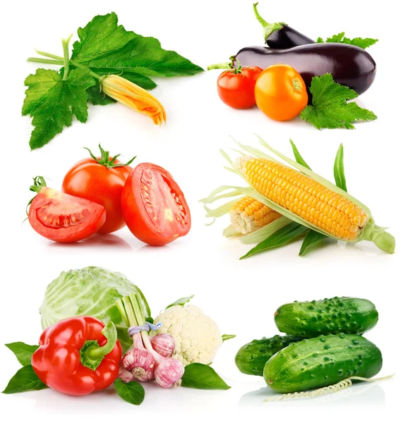 Instellen van verse groenten met groene bladeren — Stockfoto