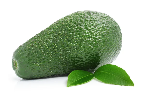 Vers avocado fruit met blad geïsoleerd op wit — Stockfoto