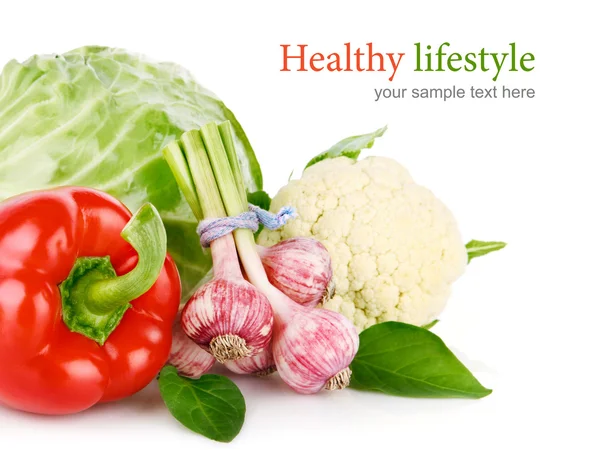 Färska grönsaker med gröna blad — Stockfoto