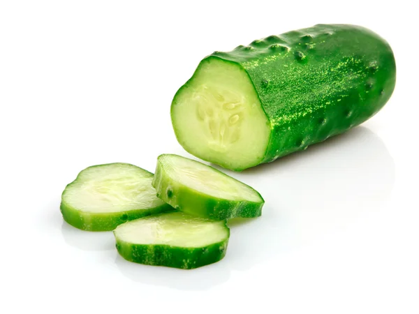 Verse komkommer vruchten met knippen — Stockfoto