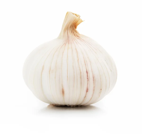 Ripe garlic fruit isolated on white — Fotografia de Stock