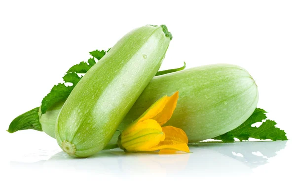 Frutas frescas de la médula con hojas verdes —  Fotos de Stock