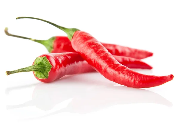 Papriky červené izolované na bílém — Stock fotografie