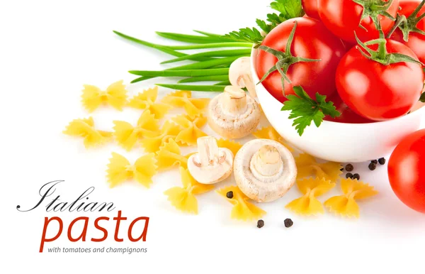 Italiana di pasta con pomodoro e champignon — Foto Stock