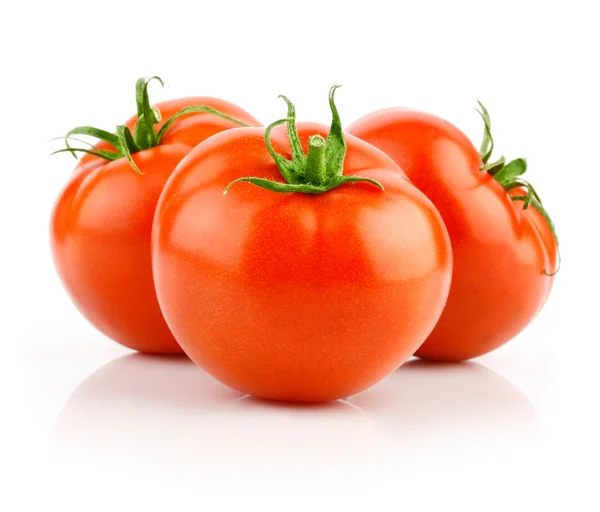 Świeże czerwone pomidory izolowane na białym — Zdjęcie stockowe