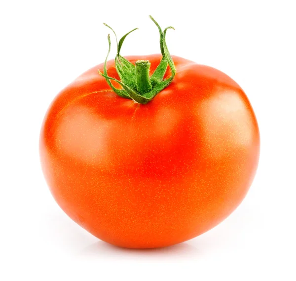 Frische rote Tomate mit grünen Blatt isoliert — Stockfoto