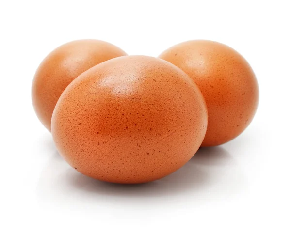 Ovos de galinha isolados no branco — Fotografia de Stock
