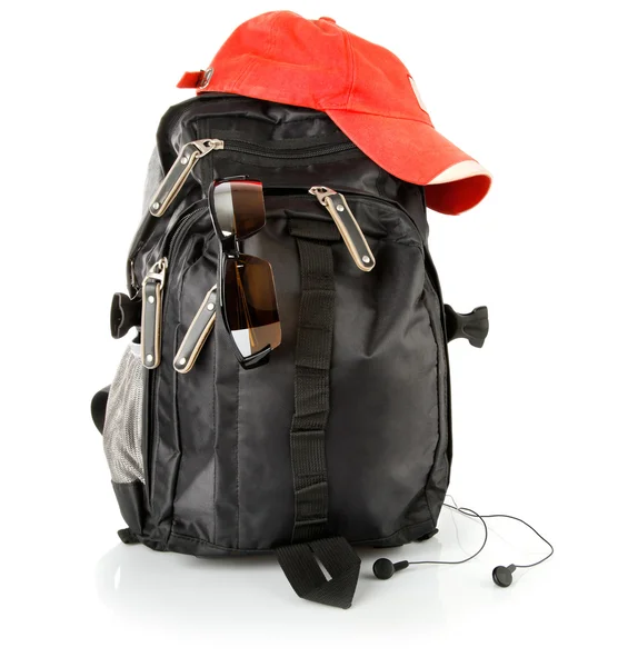 Kırmızı şapka ve gözlük siyah sırt çantası — Stok fotoğraf