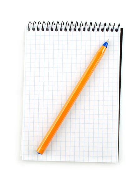 Tyhjä muistikirja kynä eristetty valkoinen — kuvapankkivalokuva